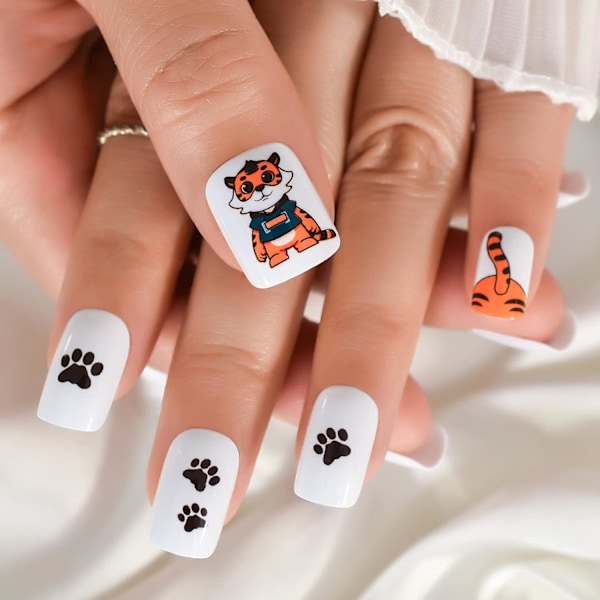 Press on Nails Medium Short False Nails Square White Tiger Footprint Prints Stick on Nails Woman Gift Beauty Fake Nails