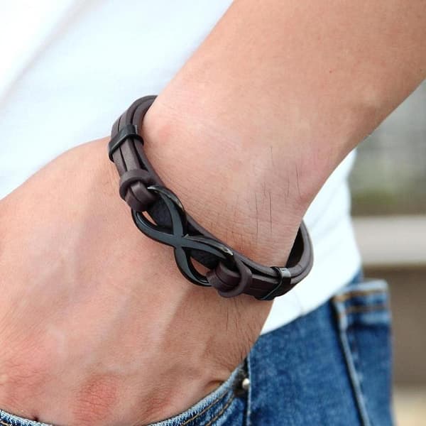 Armbånd i rustfrit stål og læder, uendelighedsmønster, sort, til mænd.