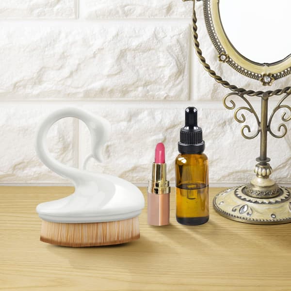 Makeupbørste Kabuki Ansigtsblush Flydende Pudder Foundationbørste til Blending af Flydende (Hvid) White