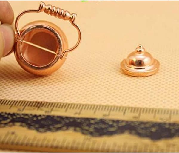 1 stk. miniaturekedel til 1/12 skala dukkehus (guld)
