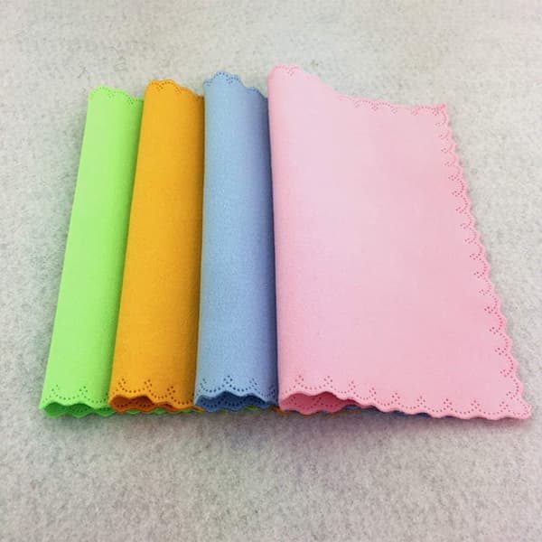 Genanvendelige mikrofiber pudseklude til briller (tilfældig farve) 10 stk.