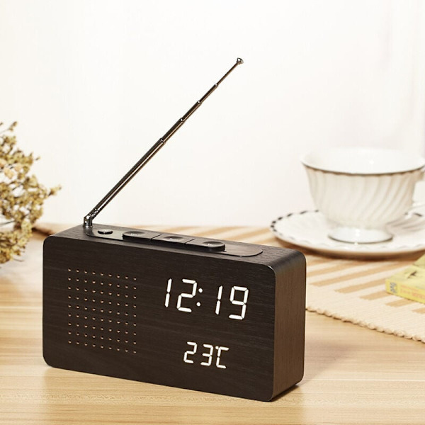 Retro sängbord i trä, klockradio, tyst larm, elektronisk klocka, kreativ present.