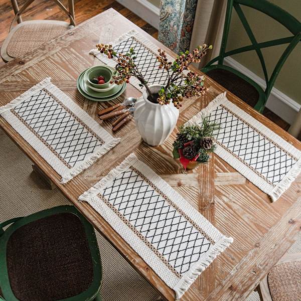 4 st placemats vävda bomullsdukar med tofsar för träbord