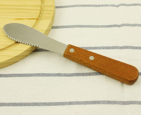 4 st rostfria bredspridare med rak kant, smörgåskräm ost pålägg knivset