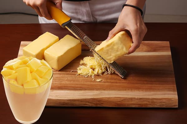 Sitronzester og ostehøvel - Parmesanost, sitron - Sylskarpt blad i rustfritt stål