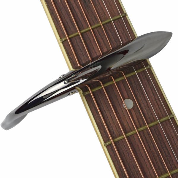 1 stk. sinklegering capo for akustiske og elektriske gitarer med god grepfølelse (svart) Black