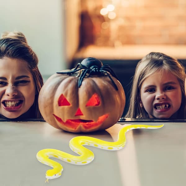 Elastisk gummislange realistisk dyrefigur store regnskovsslanger legetøj til Halloween-dekoration (guld) Gold
