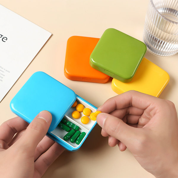 Pillerbox, 2 fack pillerbox, liten pillerbox, fuktbeständig för resor och daglig användning (grön)