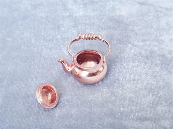 1 stk. miniaturekedel til 1/12 skala dukkehus (guld)