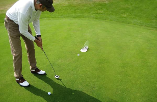 Tryckputtstränare - Perfekta din golfputtning green