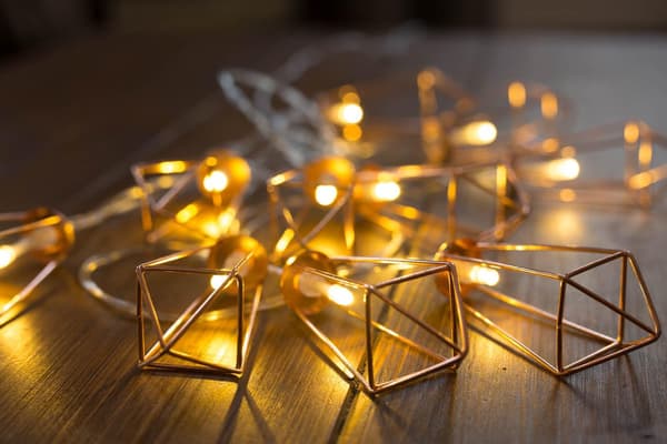 LED-ljuskedja geometrisk pyramidformad koppar roséguld
