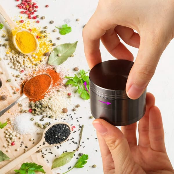Kværnknuser 4-delt sæt mølle zinklegering med pollen skraber til krydderurter (nikkel-sort) Black