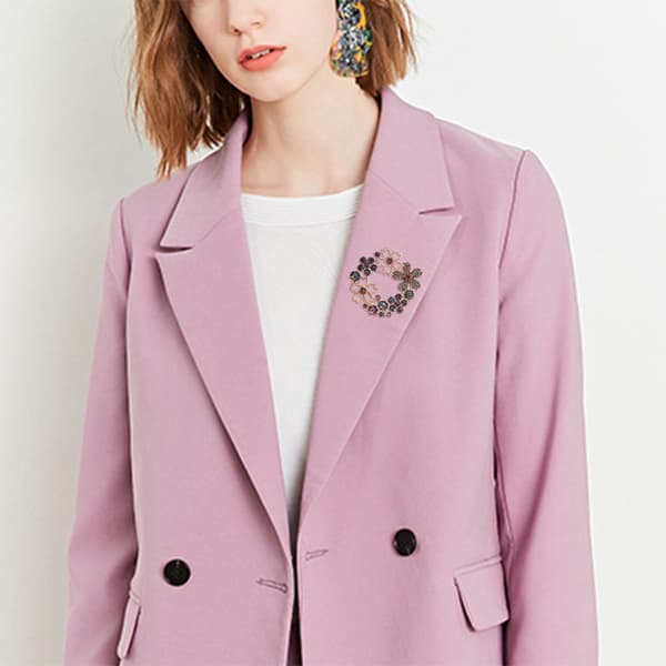 Ylellinen kristallikukkasolki koru naisille elegantti