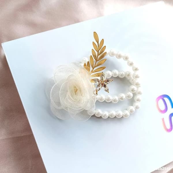 2 st elastiska vita pärlar handledsblommor silke bröllop handledsblommor armband blommor