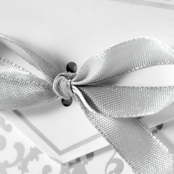 Paket med 50 presentaskar med band (silver)