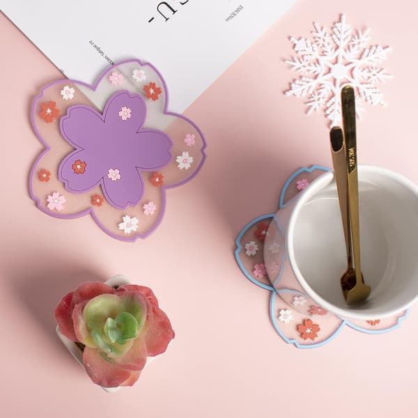 Kirsikankukka-mukinaluset 4 kpl silikonialuset Sakura-lasinaluset liukumattomat