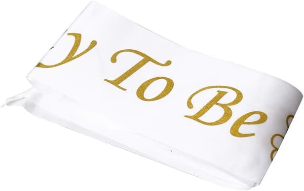 2 stk. \"Mummy To Be\"-skjerf, gull og hvitt babyshower-skjerf \"Mum To Be\" \"Daddy To Be\"