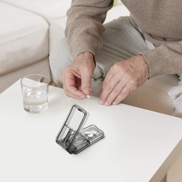 Tabletdeler med knivbeskyttelse, medicin vitamindeler (sort) Black