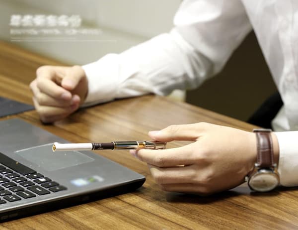Genanvendelig cigaretholder med filter til mænd, Les Cigarettes de, guld golden