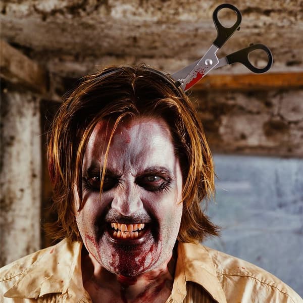 halloween pään läpi veriset sakset ja kirves 3 kappaletta