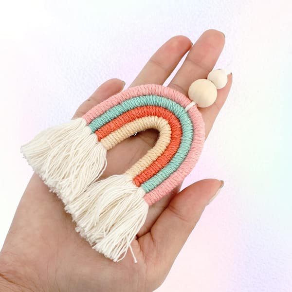 1 st Macrame Rainbow Bil Charm med Träpärlor för Hemvägg Bil Dekoration pink