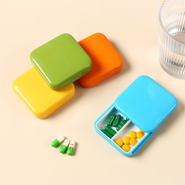 Pillerbox, 2 fack pillerbox, liten pillerbox, fuktbeständig för resor och daglig användning (grön)