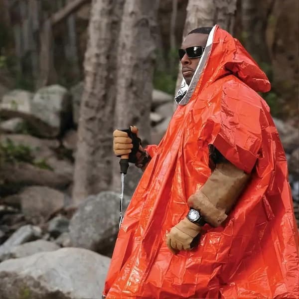 Nødregnponcho - med hætte og varmetæppe - til camping og vandreture Green 2pcs