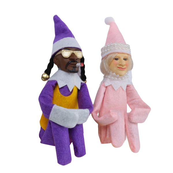 Harts Resin Doll Svart Filtdocka Snoop på en Trappsteg Kikar på en Böjd Jultomtedocka Red