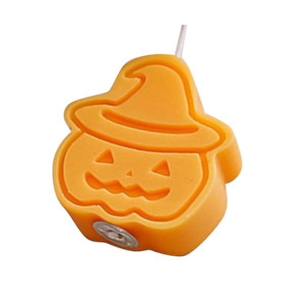 Halloween Scented Candle with Skeleton Pumpkin Ornament - Spooky Decor for a Festive Atmosphere
