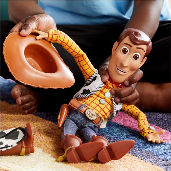 Woody Interactive Talking Action Figur från Toy Story 4,15 tum, har 10+ engelska fraser, interagerar med andra figurer, avtagbar hatt, åldrar 3+