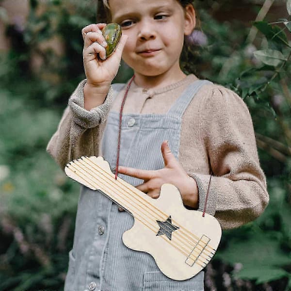 Beige DIY-gitarr i trä för barn, musik- och konstprojekt, utvecklar finmotorik, 1-pack