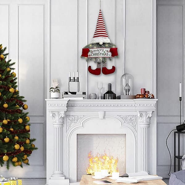 Liten belyst julgran