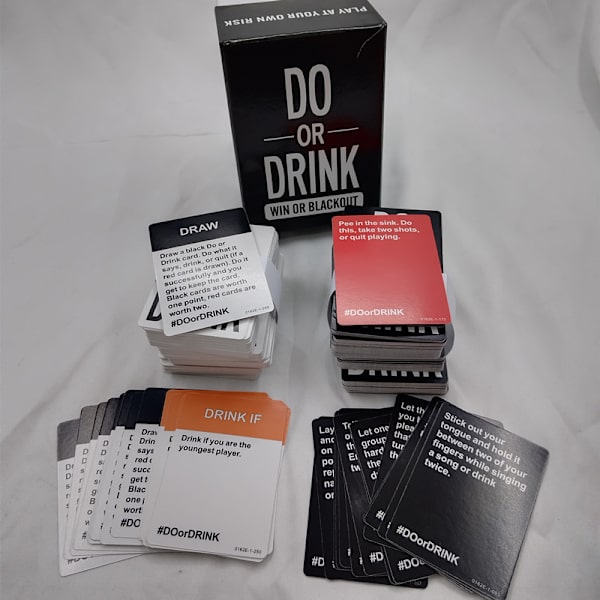 Do or Drink - Juomapelito aikuisille - Hauskoja pelejä peli-iltoihin ja juhliin Syntymäpäivälahja ja polttaripelit, jotka saavat sinut juomaan