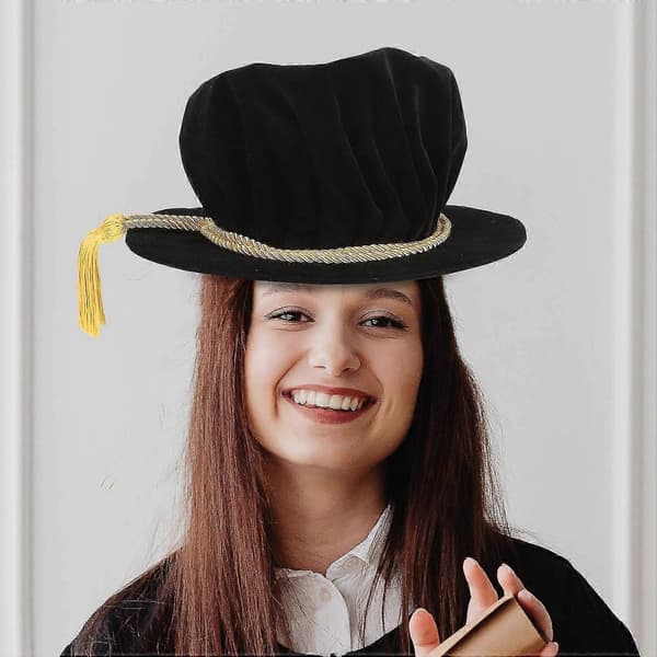 Ph.d. kandidathat, doktorhat, ceremoniel hat til doktorceremoni, sort M velour, 1-pak