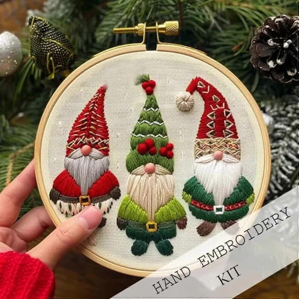 Julebroderi SÆT, Håndlavede DIY broderisæt med tryk til begyndere og voksne With material package 7