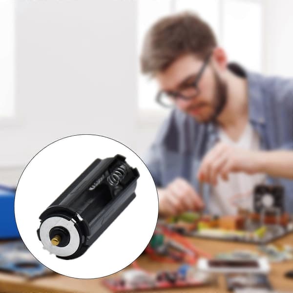Paristopidike Musta 3 x 1,5V AAA-paristolle Taskulamppu Lelut 3x AAA