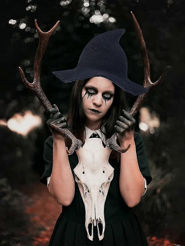 Afslappet heksehat til kvinder - Lysegrå uld, funktionel til både fester og cosplay