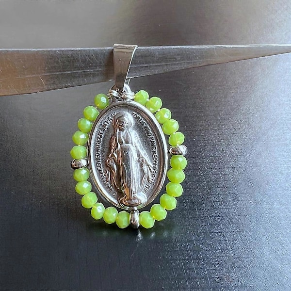 10 st/lot 24x29mm Blandade Färger Rostfritt Stål Lady of Grace Hänge Jungfru Maria &amp; Jungfru Strålar Berlocker för Halsband Gåva &amp; Kvinnor (färg 1)