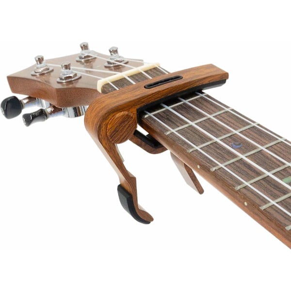 Gitar Capo med innebygd plekterholder - for akustisk, elektrisk, klassisk gitar og bassukulele. Inkluderer 5 plekter