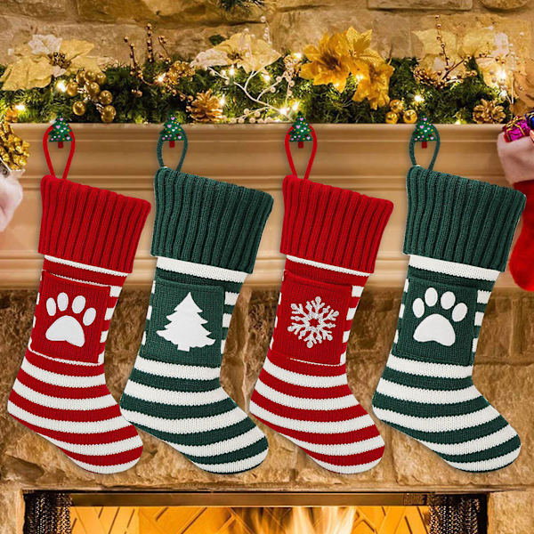 Julstrumpor i Stickad Design med Snöflinga och Hängande Rep (D)