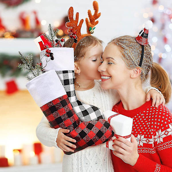 6 stycken julstrumpor i buffelrutig design, klassiska strumpor, juldekorationer, julstrumpor med plyschkant för familjens jul- och festdekoration