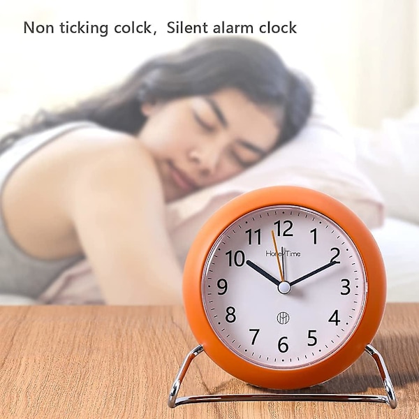 tum rund väckarklocka, batteridriven, ljusemitterande funktion, ultratyst väckarklocka, enkel och stilren design för skrivbord/sovrum (orange)