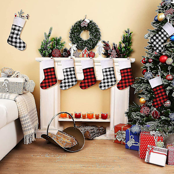 6 stycken julstrumpor i buffelrutig design, klassiska strumpor, juldekorationer, julstrumpor med plyschkant för familjens jul- och festdekoration