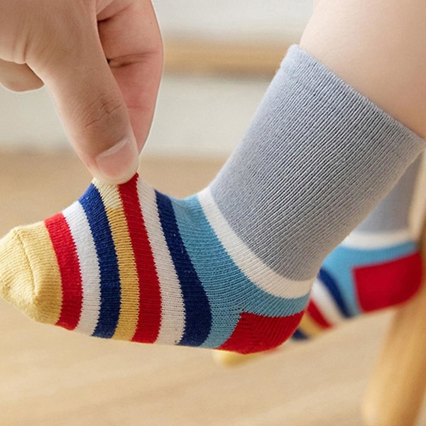 Sarjakuva tyttöjen lasten sukat keskiputkella liukumattomat löysäsuiset baby