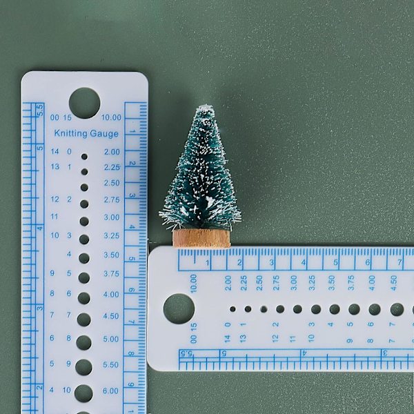 Sats med 12 Julgransflasborstar, Små Julgranar, Miniatyrträd för Konstprojekt, Julkakor och Presenter Grön/vit