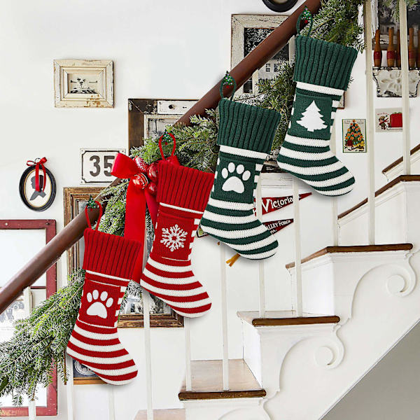 Julstrumpor i Stickad Design med Snöflinga och Hängande Rep (D)