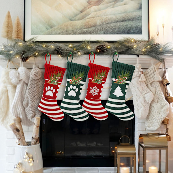 Julstrumpor i Stickad Design med Snöflinga och Hängande Rep (D)