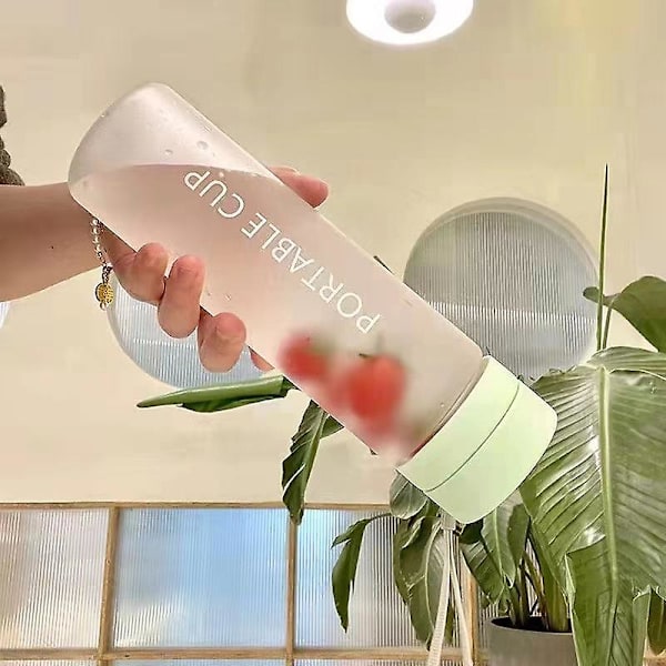 Utomhus sport bärbar plast vattenkopp stor kapacitet pojkar och flickor högt värde anti-fall enkel trend enkel vattenflaska