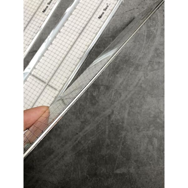 Skärlinjal med metallkant - 30 cm lång - 5 cm bred - Transparent - Med måtrutnät