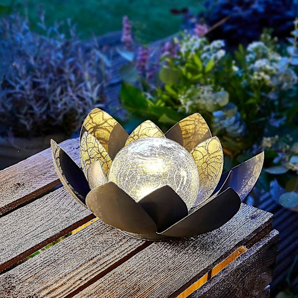 Dekorativ Solcelledrevet Lotus Vannlilje Metall med Glasskule Varmt Hvitt Lys Knust Glass Utseende (d X H) 28 X 12 Cm Stor Grå